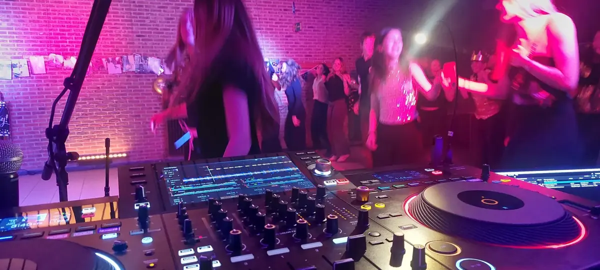 Studio Gaga aan het draaien tijdens een feest